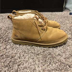 UGG boots w/ laces size US 10